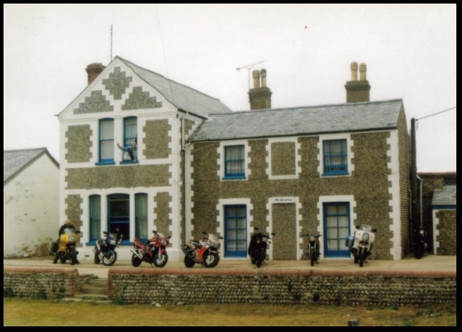 640x455 pixels (105K)